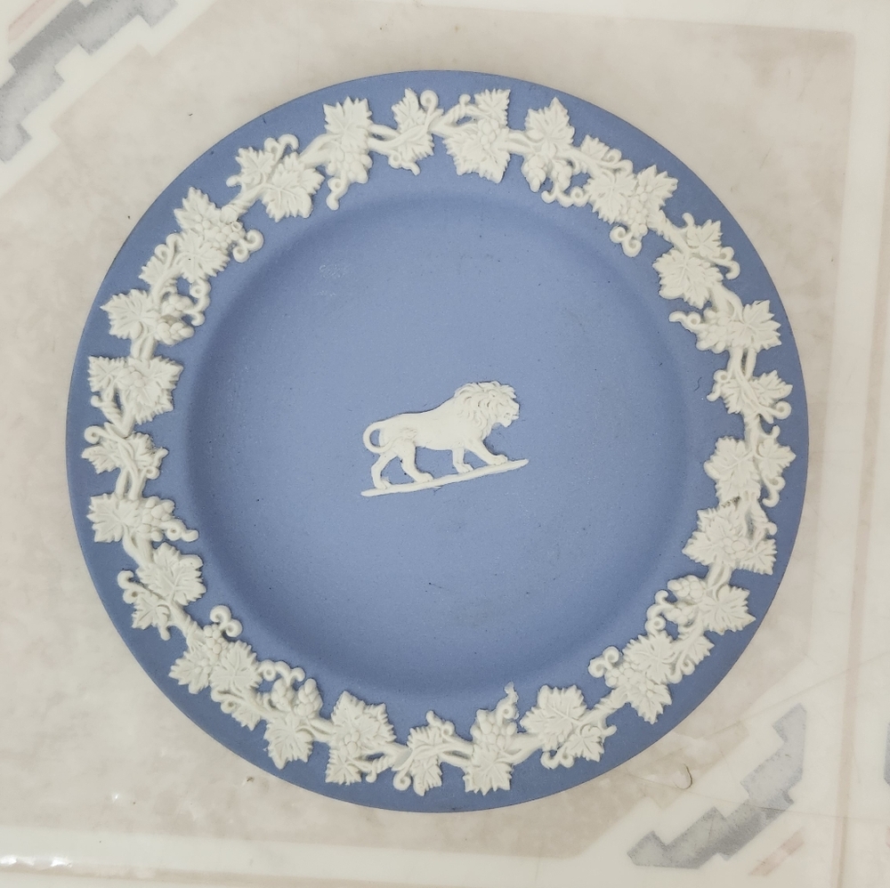 Wedgwood Lion Blue and White Decorative Plate